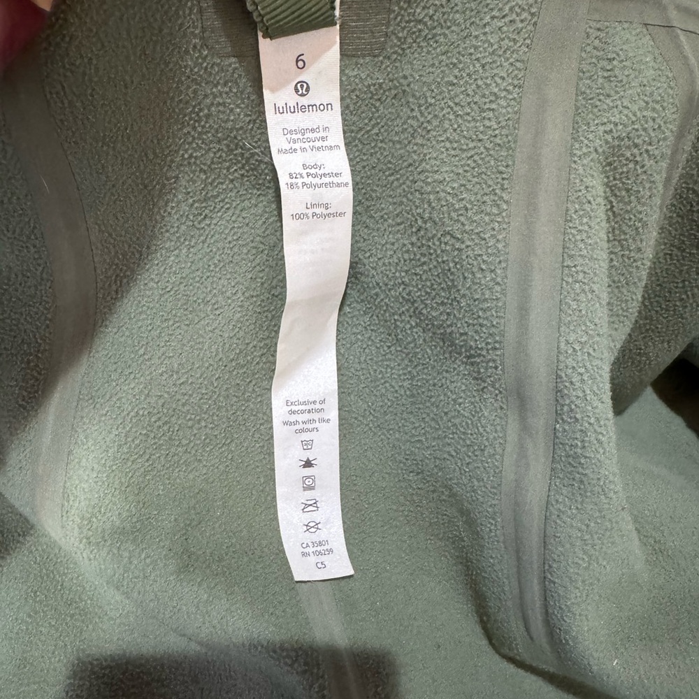 Lululemon Glyde Along Softshell Jacket
Women's 6 Rain Coat Green Hooded Full Zip - Picture 4 of 4